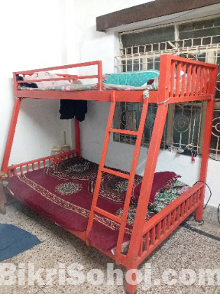 লোহার দোতালা খাঁট